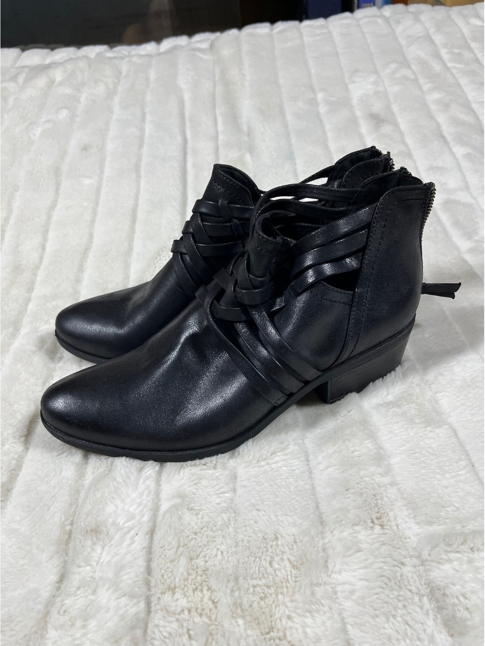 Baretraps Goldie 9M Black Textile Upper Fall Winter Work Casual Zip Booties